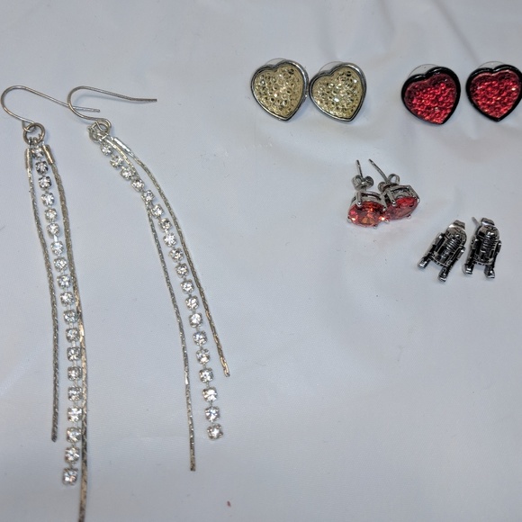 Earring bundle 👑👸 - Picture 2 of 2